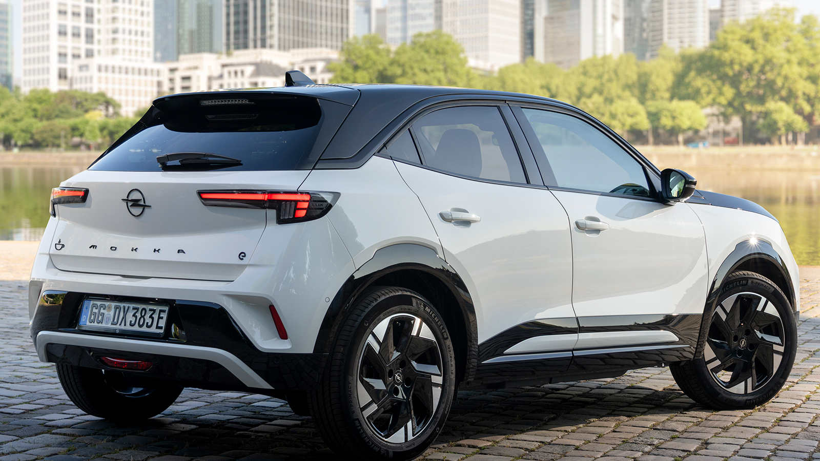 Μ' αυτό το SUV της Opel δεν ξεμένεις από... καφέ!